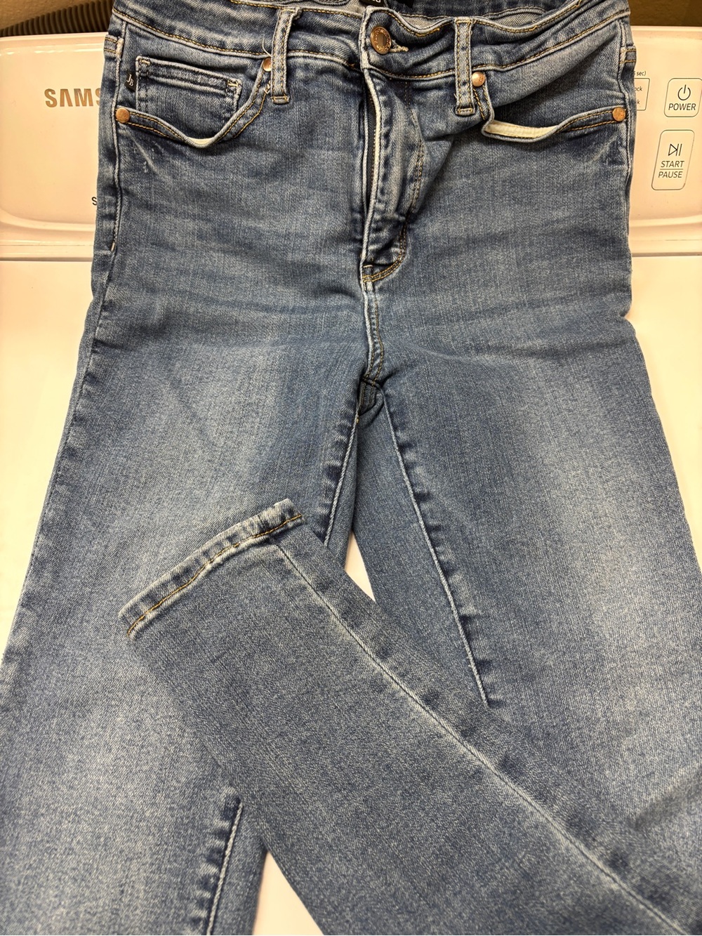 Judy blue women’s Blue skinny jeans - Picture 2 of 4